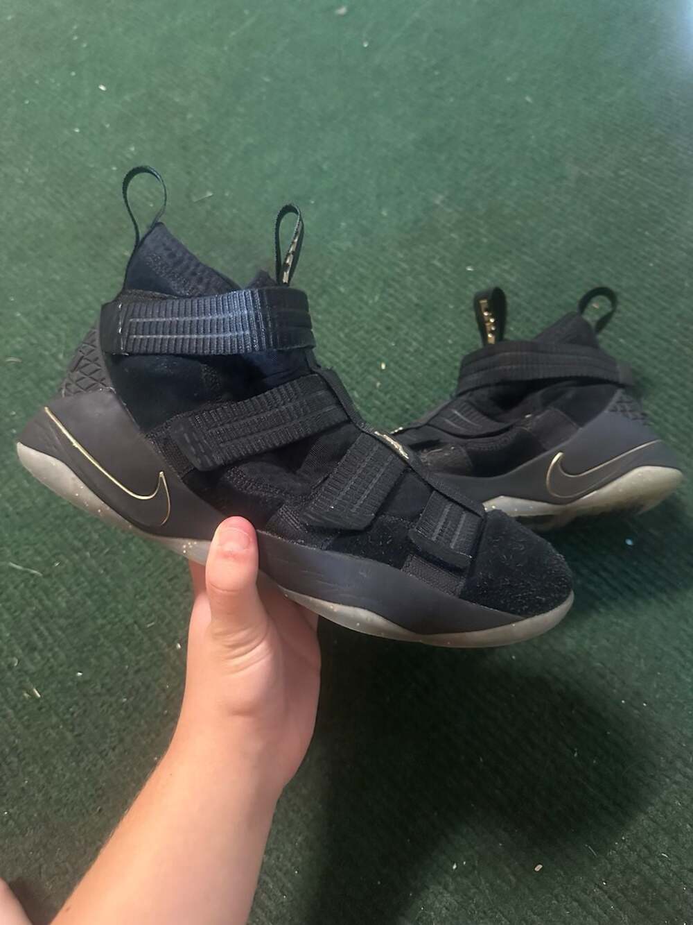 Nike LeBron Soldier 11 Black Metallic Gold Basketball Shoes 8 Men